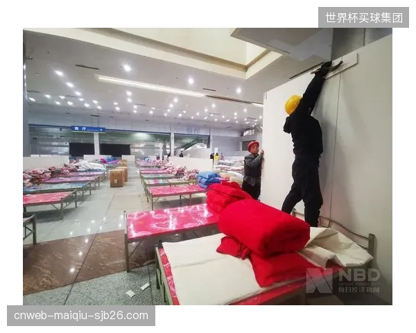 數據顯示：武漢多家體育館改造為方艙醫院後，床位密度達每100平方米15床，空間利用坪效提升至日常的20倍以上